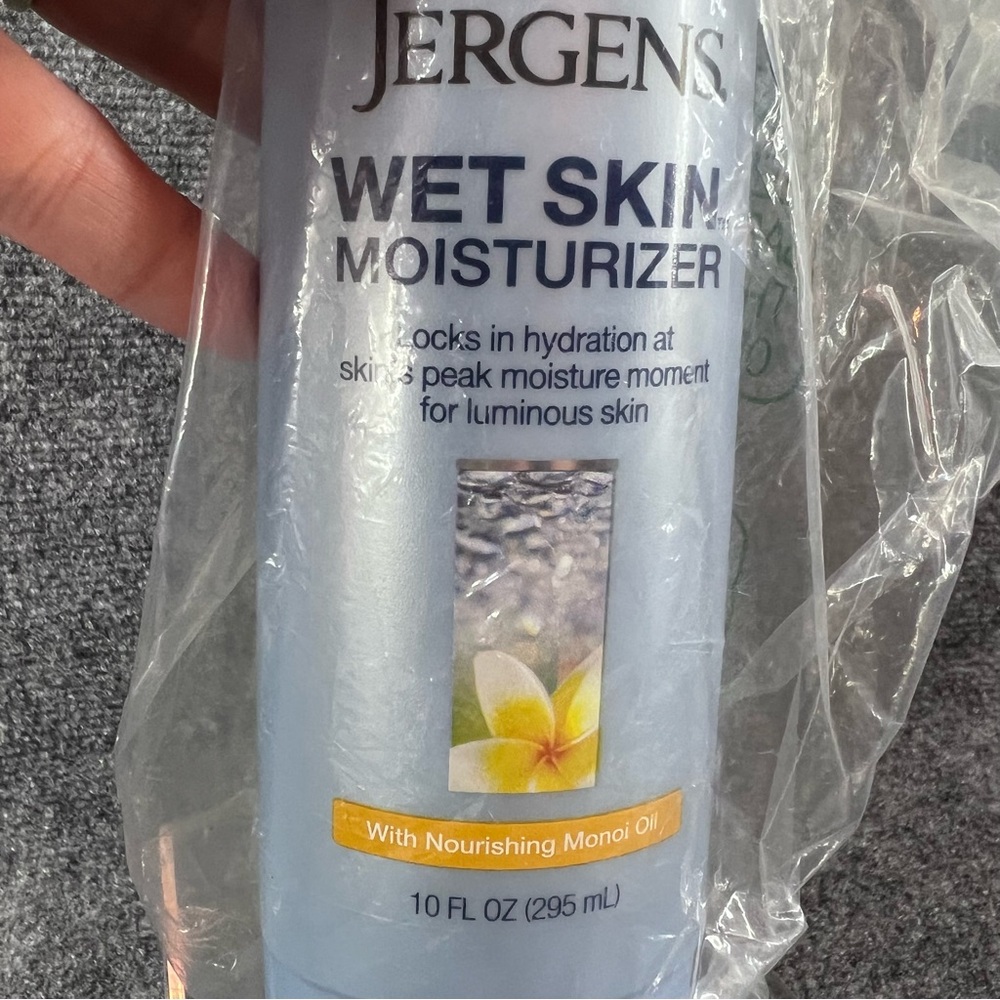Jergens Wet Skin Moisturizer w/ Monoi Oil NEW 10 FL OZ - Picture 2 of 7
